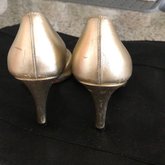 Stuart weitzman gold heels, size 7 - Picture 4 of 5